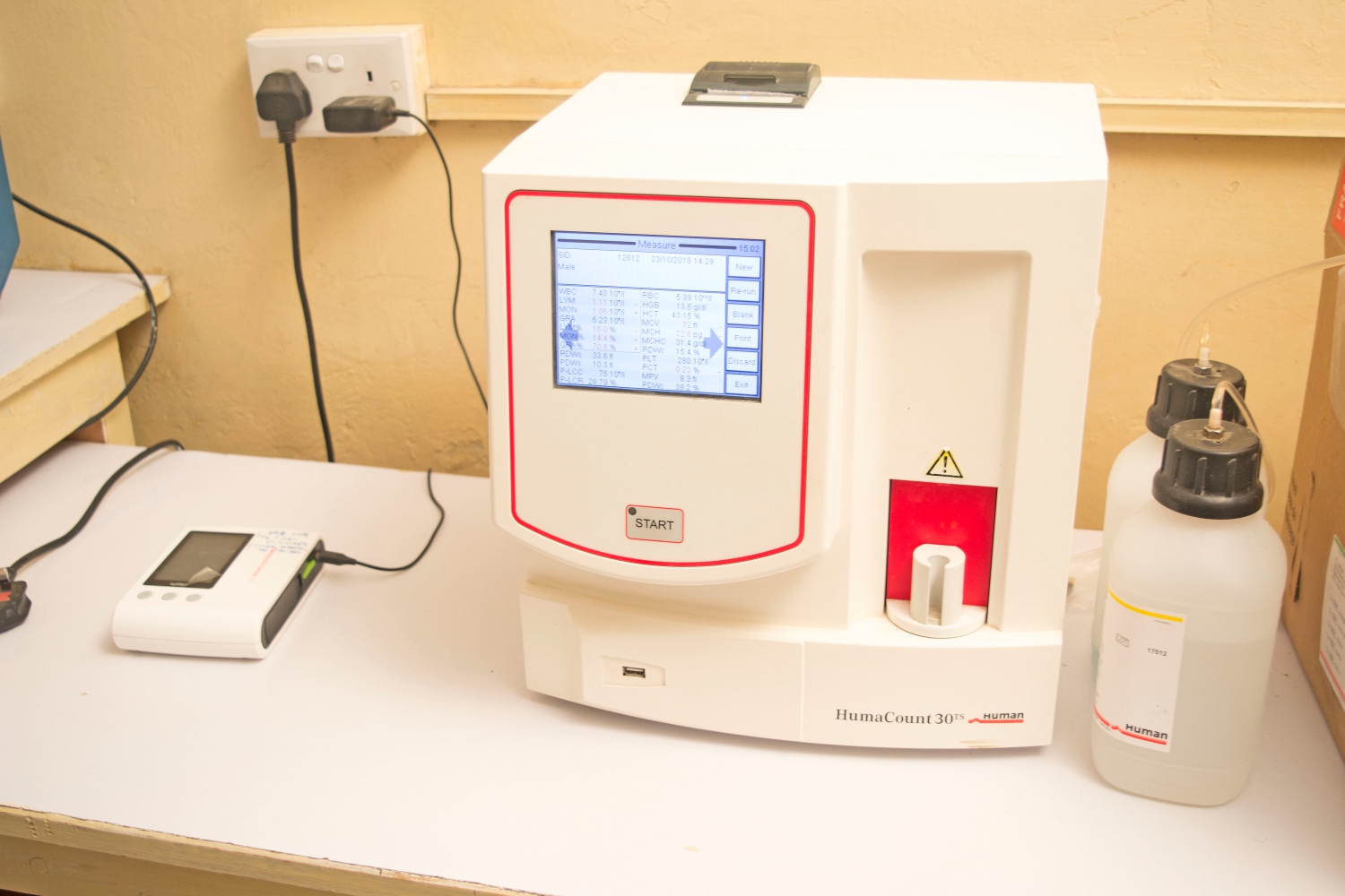 https://wananchihospital.org/wp-content/uploads/2022/04/lab-mchn.jpg