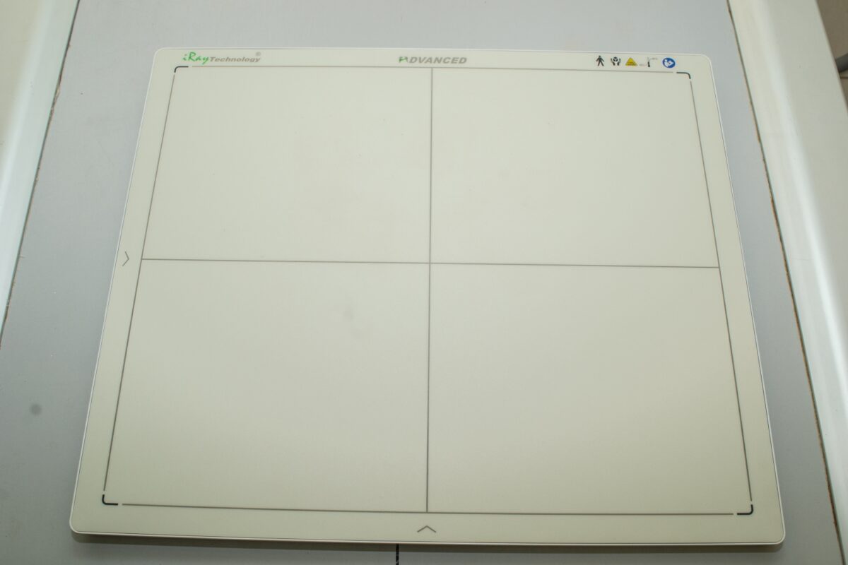 wireless-flat-panel-detector-for-aquring-x-ray-images-and-transmission-to-p.c-wirelessly_-1200x800.jpg